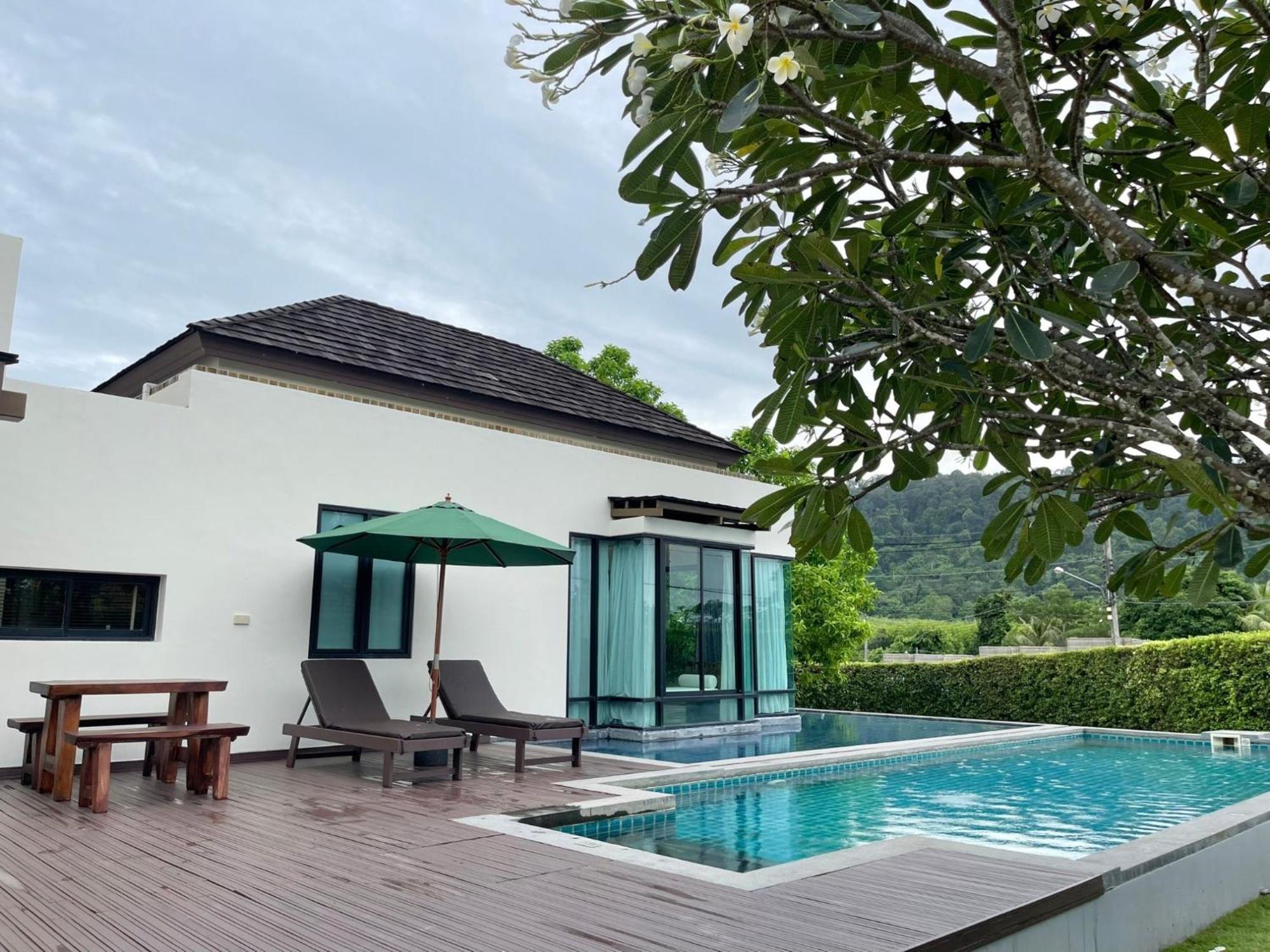 Ozone Villa Phuket Pa Khlok Buitenkant foto
