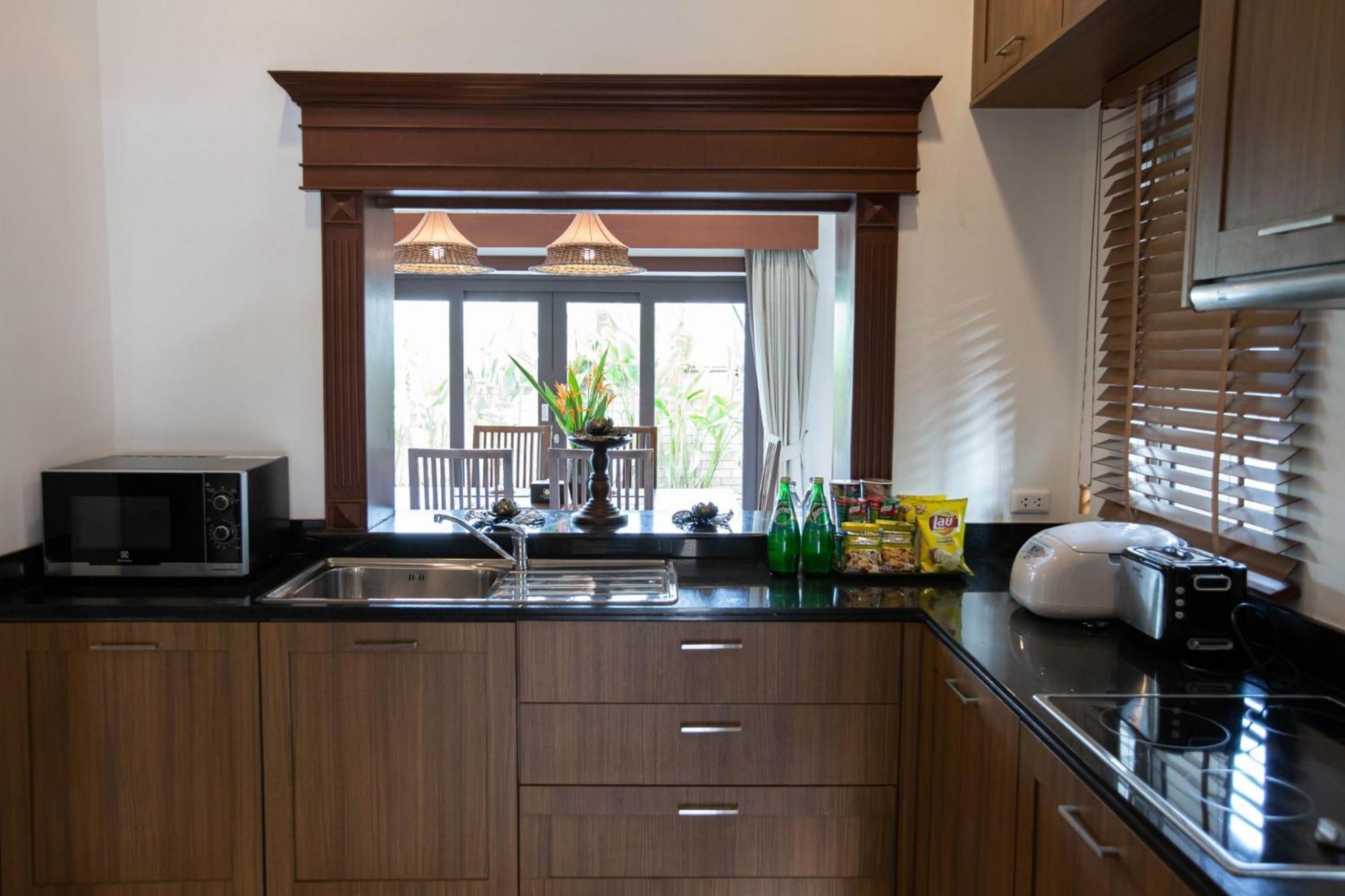 Ozone Villa Phuket Pa Khlok Buitenkant foto