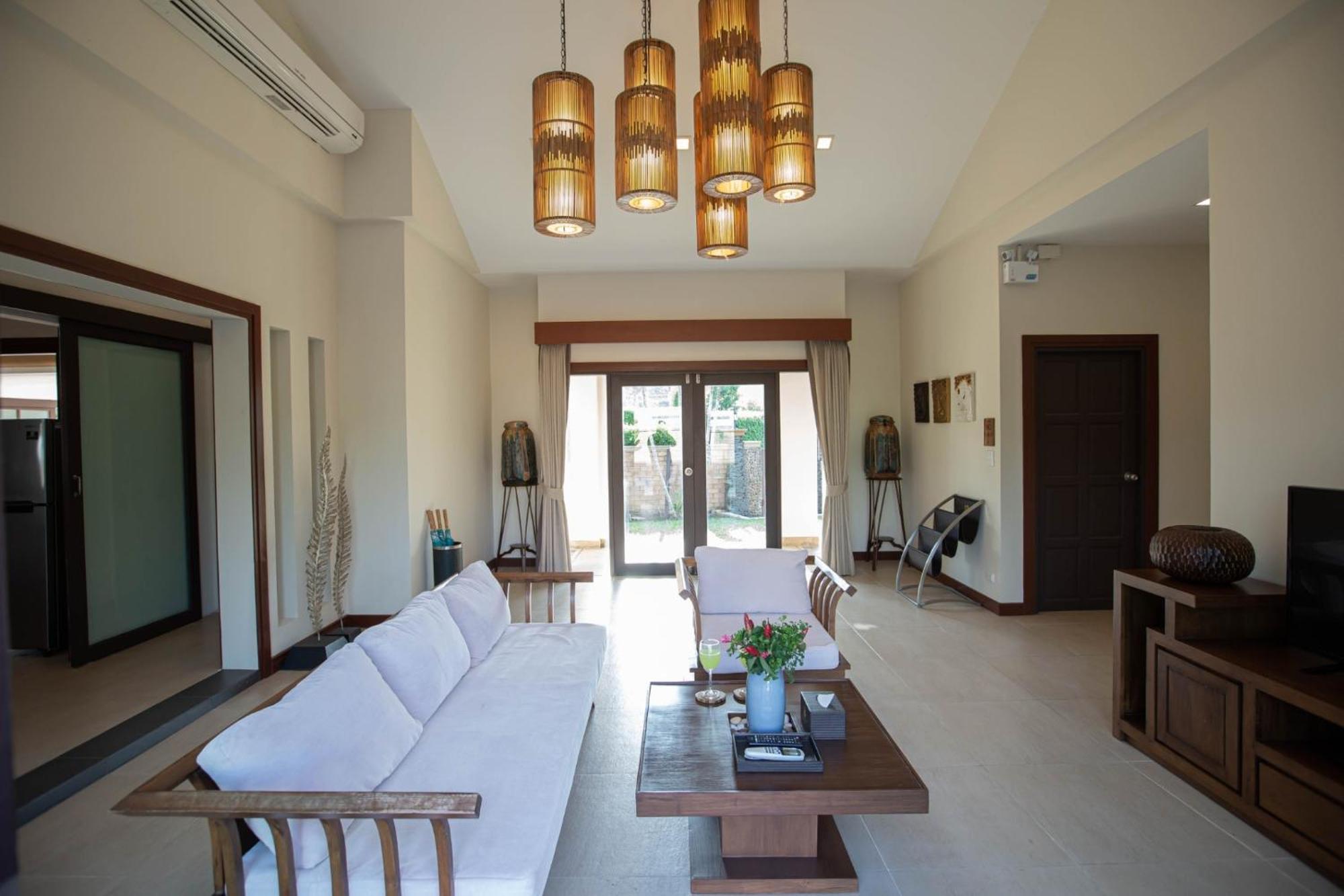 Ozone Villa Phuket Pa Khlok Buitenkant foto